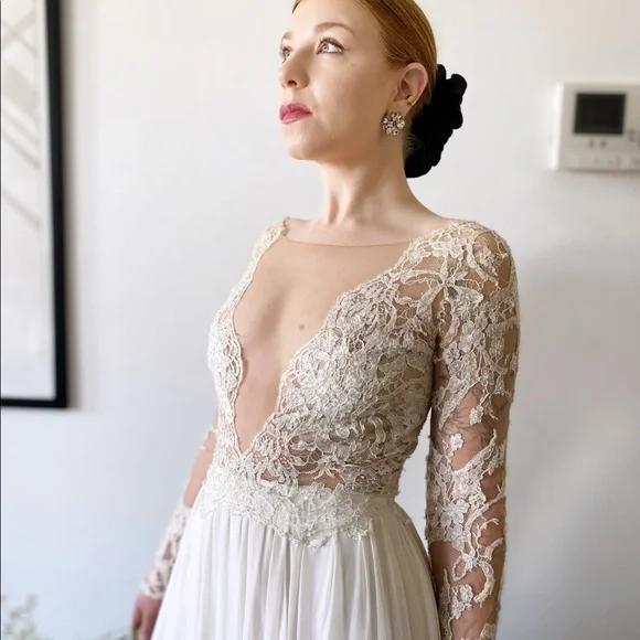 Anne Barge Leyland Wedding Gown - Picture 5 of 16